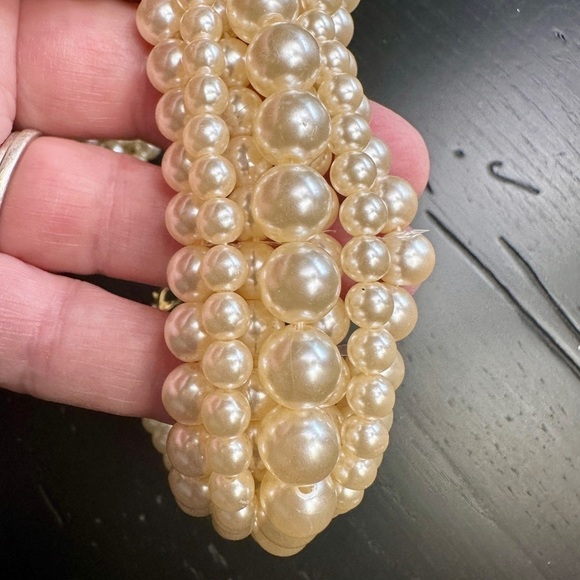 VINTAGE, 7 STRAND, FAUX PEARL CHOKER. SOME STRANDS HAVE SEPARATED. - Picture 8 of 8
